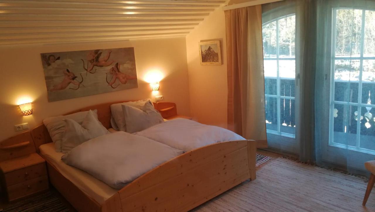 Rosis Cottage เลียนซ์ ภายนอก รูปภาพ